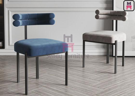 ウォールナットとメープル材を使用したスラットバック木製レストランチェア、レザー張り、スタイリッシュなダイニングに